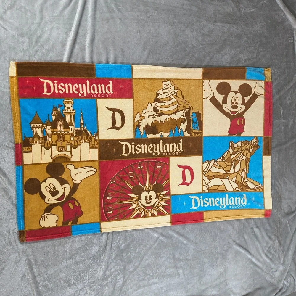 Disneyland Parks Fleece Throw Blanket‎ 61x37 Mickey Mouse Resort Epcot Center